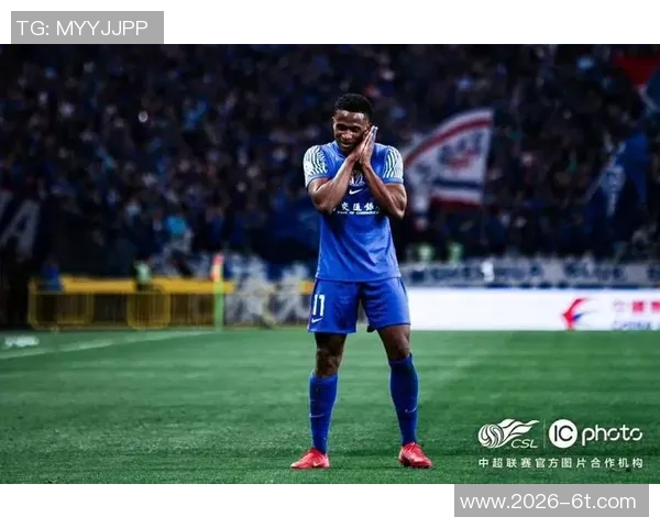 广岛球员失误送机会米内罗头球被解围路易斯补射遗憾中柱